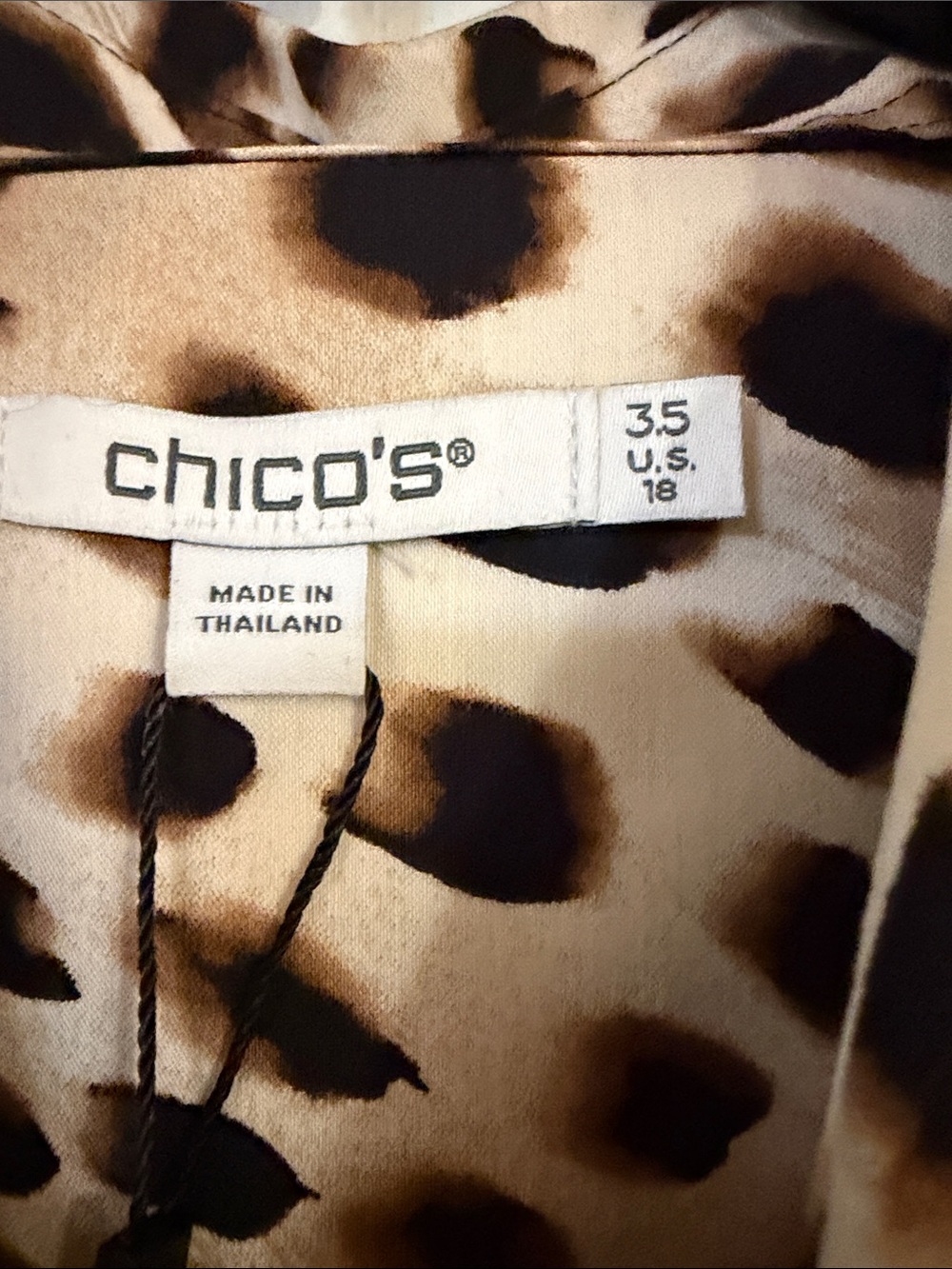 Chico's Wild Cheetah Print Button Down Shirt in No Iron Stretch. SZ 3.5. NWT - Picture 2 of 6